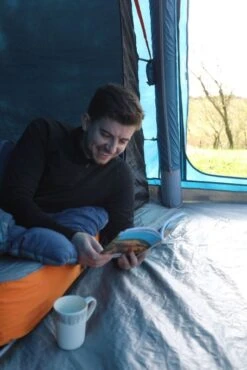 Vango Shangri-La II 15 Grande Self Inflating Mat -Outwell || Vango || Fiamma Sales Store van 2021 lifestyle sleep mat shangri la 15 gr hi 02 medium